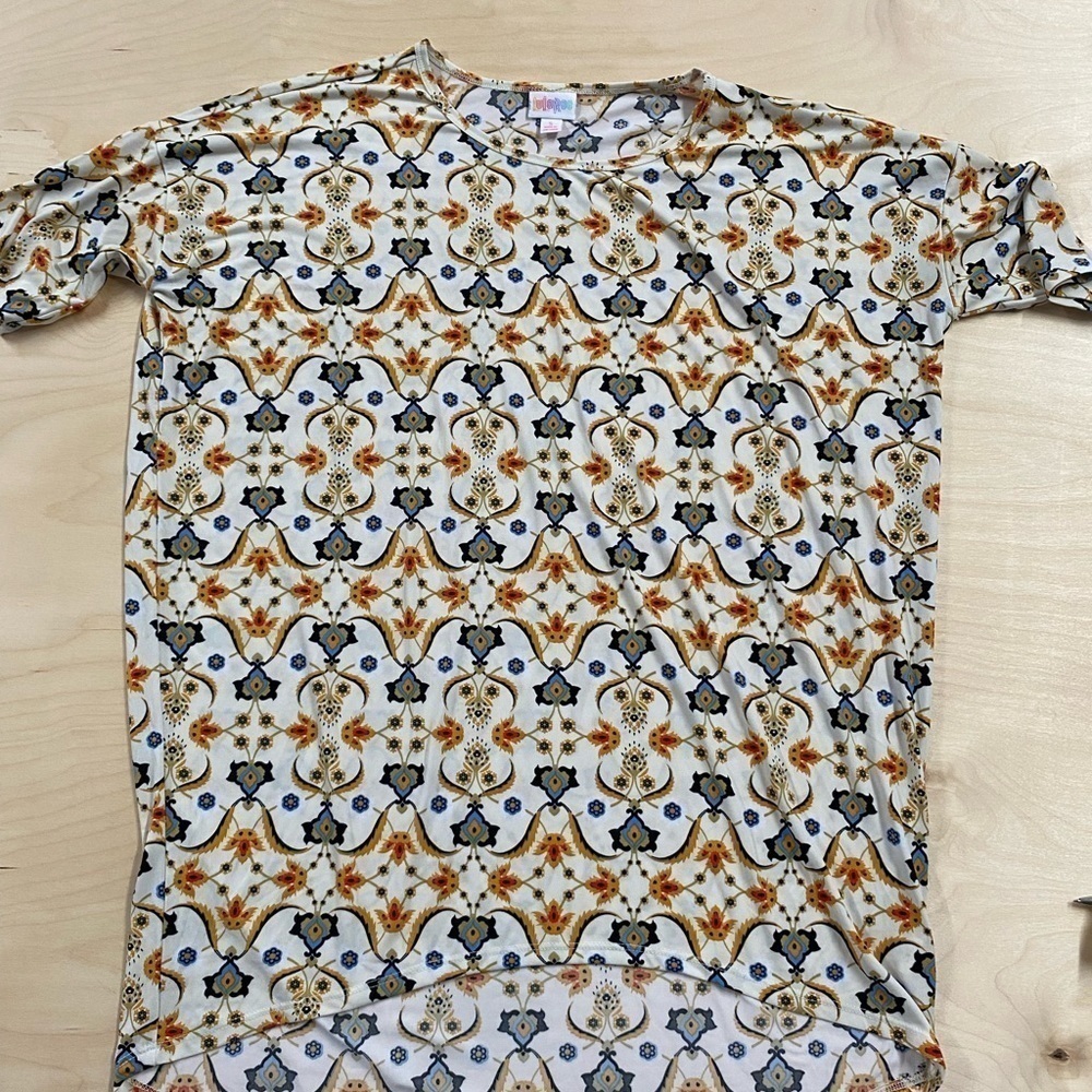 Lularoe Irma Blouse size small (CT)